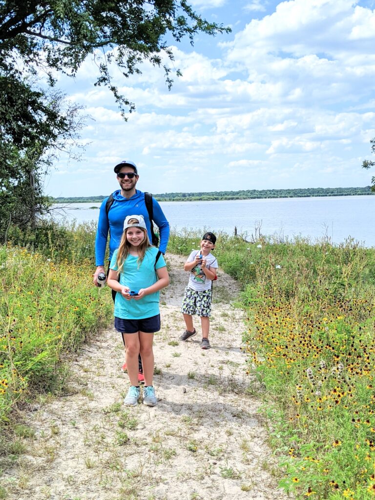 hiking with kids - hike to the lake at Lake Somerville State Park