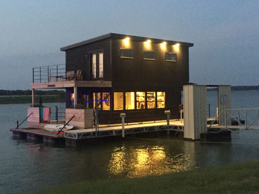 houseboat in waco - where to stay in waco with kids