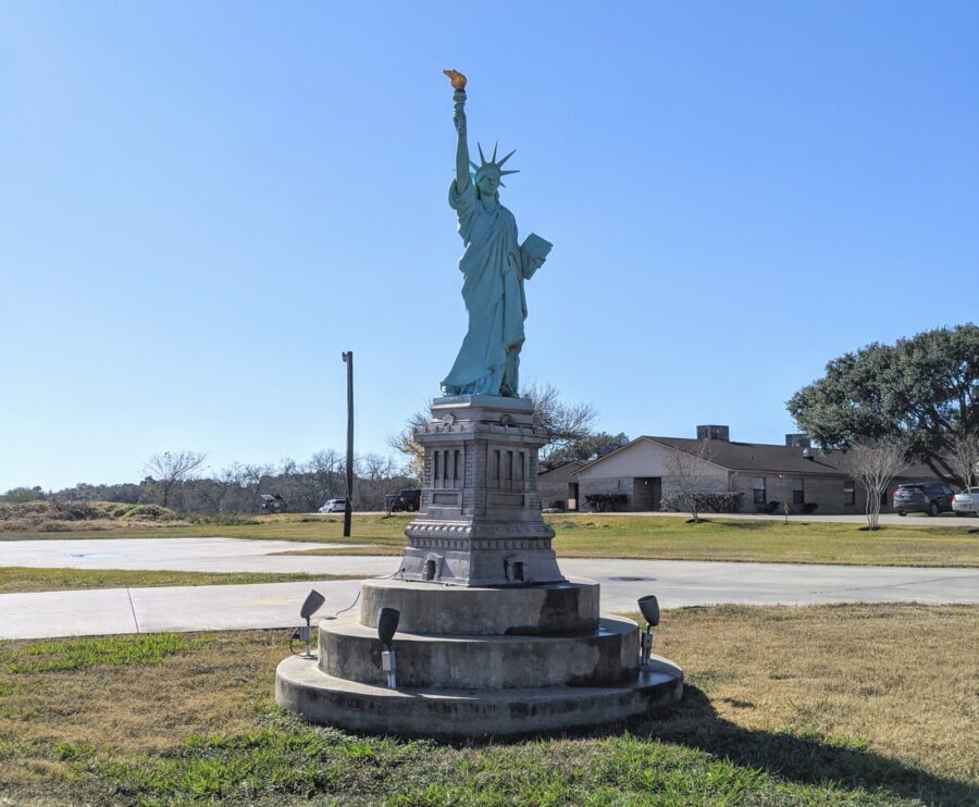 You Can Visit The Statue Of Liberty Right Here In Texas Texas Wanderers