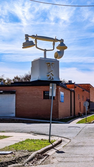 Giant telephone David Adickes - quirky texas roadside photo opps