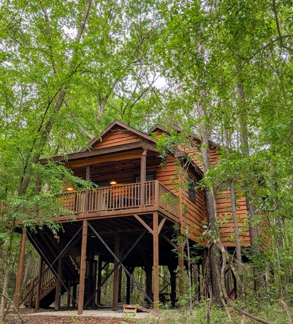 East Texas Glamping Resort - Two Creeks Crossing 5 Two Creeks Crossing Resort Treehouse - Livingston, TX