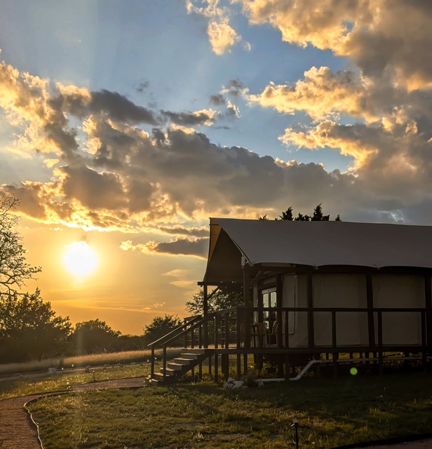 Camp Hideaway - Places to stay in Fredericksburg
