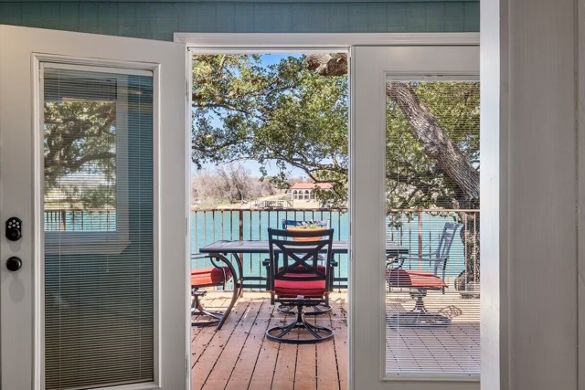 Two bedroom Lakefront Cabin - Where to stay near Longhorn Cavern State Park