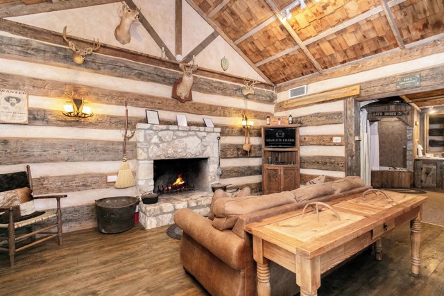 Grist Mill Log Cabin - where to stay near Enchanted Rock